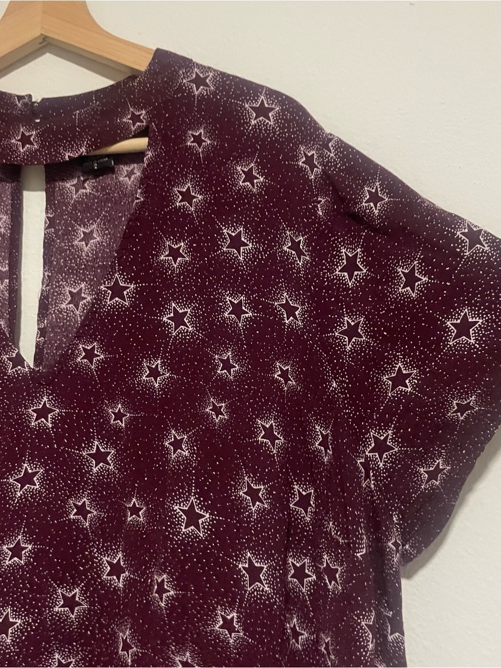 Torrid Maroon Rayon Novelty Celestial Stars Cut Out Choker Blouse, Size 2x - Picture 3 of 5
